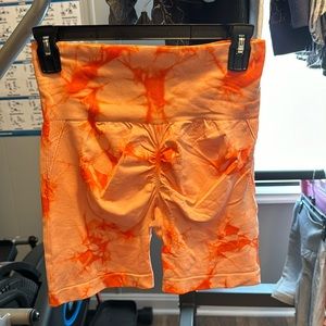 Tie die workout shorts L